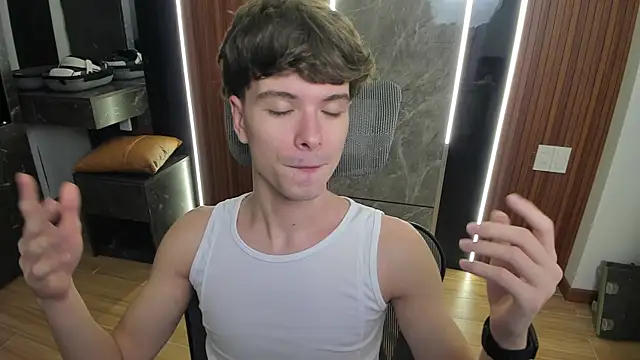 Snapshot of calvin_love_you chatting on June 2026 05:11:02 PM calvin love you online show from June 2026 05:11:02 PM
