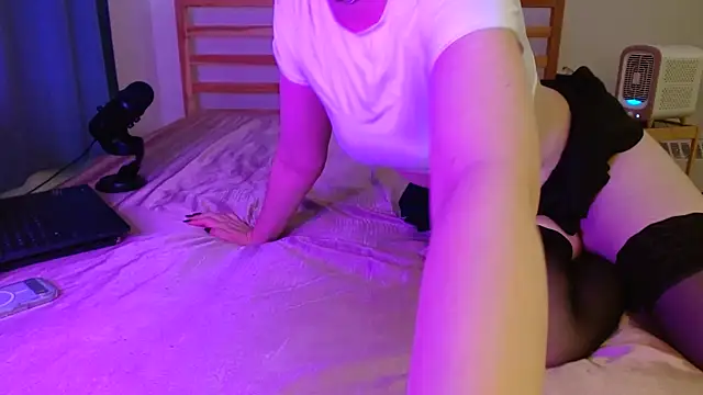 gothgirleden online show from July 2026 05:19:02 PM