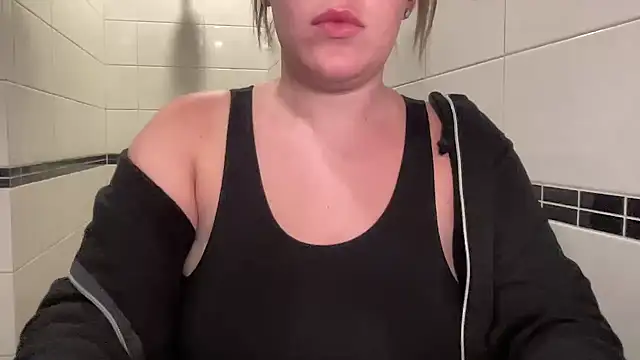 Snapshot of lilylush24 chatting on February 2025 03:05:01 PM lilylush24 online show from February 2025 03:05:01 PM