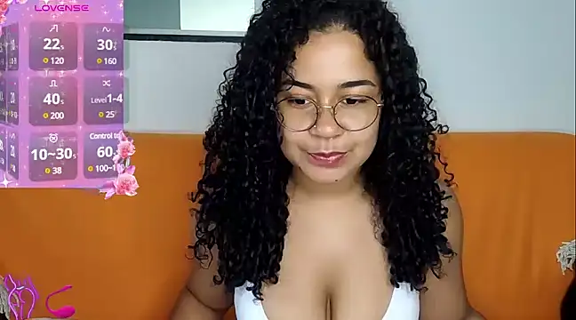 VitoriaFernandes online show from February 2025 06:27:02 PM