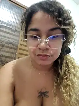 VitoriaFernandes online show from September 2025 02:33:01 AM