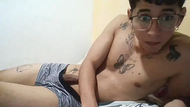 Snapshot of Dillom420 chatting on December 2024 08:14:02 AM Dillom420 online show from December 2024 08:14:02 AM