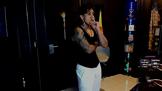 ZhoeStrong online show from October 2025 09:07:01 AM