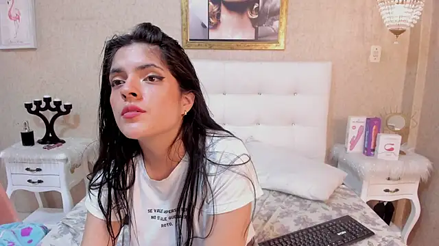 Snapshot of sofiaclauss chatting on December 2024 10:18:02 AM sofiaclauss online show from December 2024 10:18:02 AM