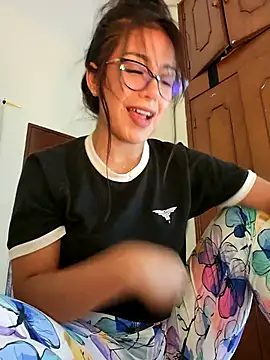 Snapshot of Lau1127 chatting on October 2025 03:25:01 AM Lau1127 online show from October 2025 03:25:01 AM