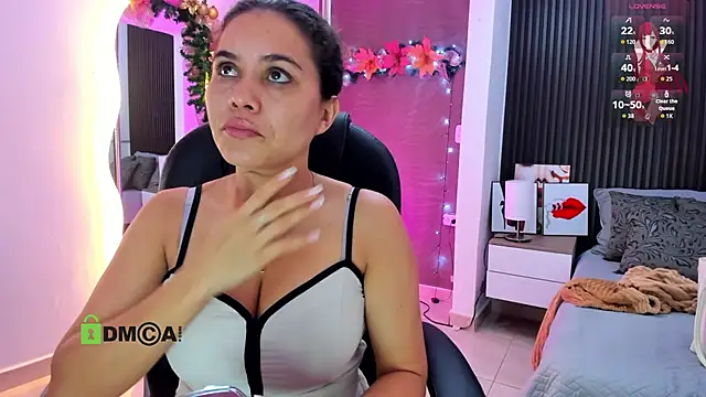 Snapshot of natasha__jackson chatting on December 2025 12:10:01 PM natasha jackson online show from December 2025 12:10:01 PM