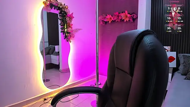 Snapshot of natasha__jackson chatting on December 2025 12:33:02 PM natasha jackson online show from December 2025 12:33:02 PM