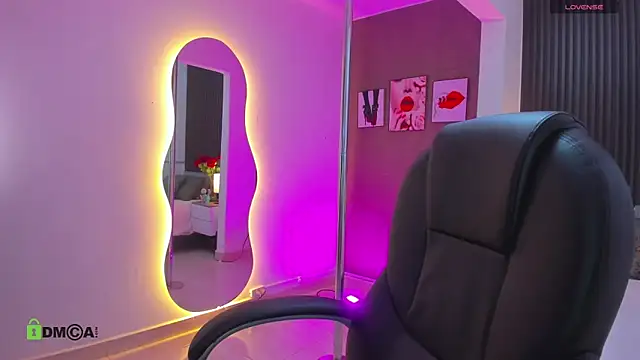 Snapshot of natasha__jackson chatting on April 2026 12:10:01 PM natasha jackson online show from April 2026 12:10:01 PM