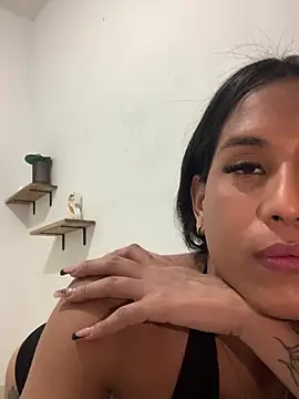 Snapshot of Emiily_Miller chatting on December 2024 11:05:01 PM Emiily Miller online show from December 2024 11:05:01 PM