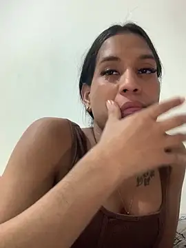 Snapshot of Emiily_Miller chatting on December 2024 03:44:02 AM Emiily Miller online show from December 2024 03:44:02 AM