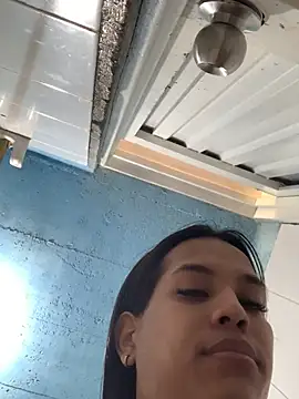 Snapshot of Emiily_Miller chatting on December 2024 05:44:01 PM Emiily Miller online show from December 2024 05:44:01 PM