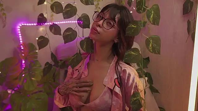 Kitty arts online show from December 2024 10:56:01 PM