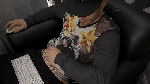 Snapshot of hot_shot_13 chatting on January 2025 10:24:01 PM hot shot 13 online show from January 2025 10:24:01 PM