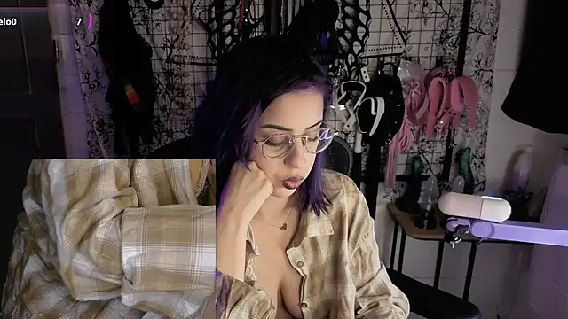 LisandreLaVenale online show from May 2026 09:33:02 PM