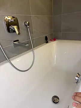 Snapshot of Sissy-Bee chatting on January 2025 07:27:01 PM Sissy-Bee online show from January 2025 07:27:01 PM