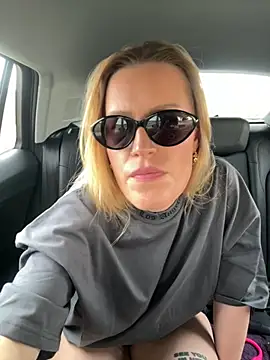 Snapshot of Sissy-Bee chatting on October 2025 02:29:02 PM Sissy-Bee online show from October 2025 02:29:02 PM