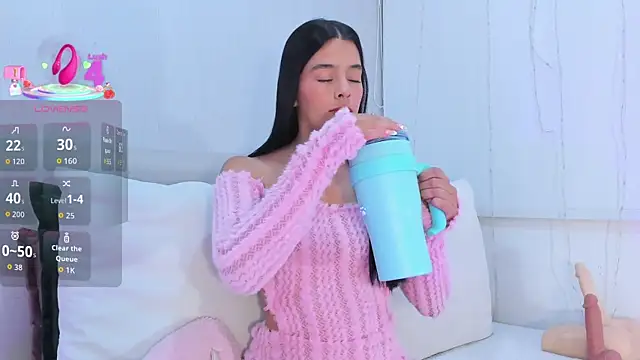 Isaa Queen online show from November 2025 07:49:02 PM