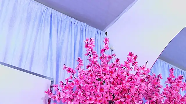 AlliciaKim online show from April 2026 12:32:01 PM