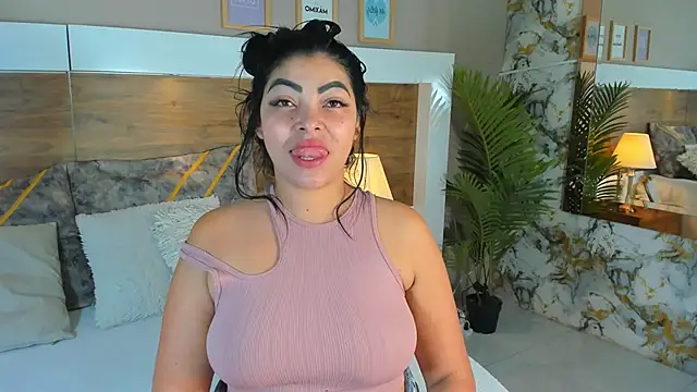 Snapshot of EmaBakker chatting on February 2025 10:51:01 AM EmaBakker online show from February 2025 10:51:01 AM