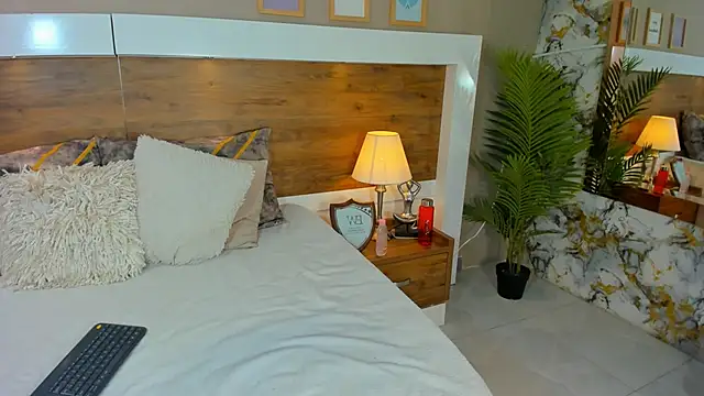 Snapshot of EmaBakker chatting on February 2025 03:37:02 PM EmaBakker online show from February 2025 03:37:02 PM