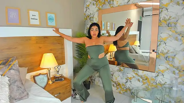 Snapshot of EmaBakker chatting on March 2025 05:05:01 PM EmaBakker online show from March 2025 05:05:01 PM