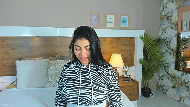 Snapshot of EmaBakker chatting on March 2025 12:00:01 PM EmaBakker online show from March 2025 12:00:01 PM