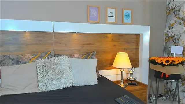 Snapshot of EmaBakker chatting on March 2025 11:51:01 AM EmaBakker online show from March 2025 11:51:01 AM