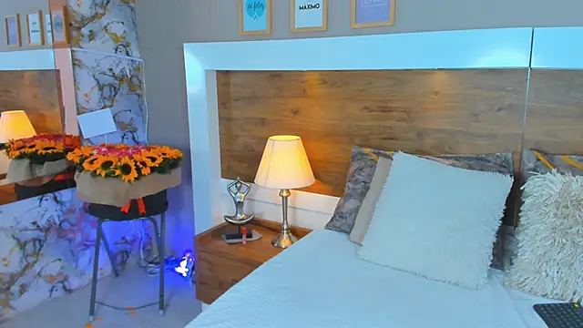 Snapshot of EmaBakker chatting on March 2025 03:40:01 PM EmaBakker online show from March 2025 03:40:01 PM