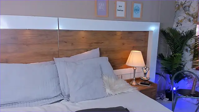 Snapshot of EmaBakker chatting on September 2025 05:59:02 PM EmaBakker online show from September 2025 05:59:02 PM