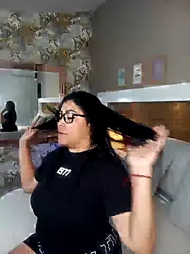 Snapshot of EmaBakker chatting on October 2025 12:25:01 PM EmaBakker online show from October 2025 12:25:01 PM