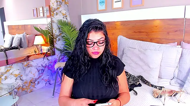 Snapshot of EmaBakker chatting on October 2025 01:12:02 PM EmaBakker online show from October 2025 01:12:02 PM