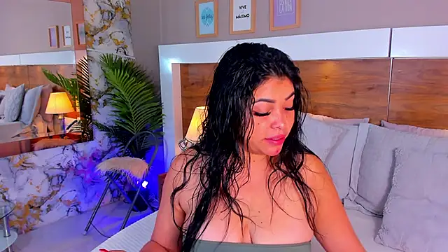 Snapshot of EmaBakker chatting on October 2025 11:44:02 AM EmaBakker online show from October 2025 11:44:02 AM