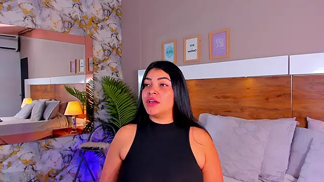 Snapshot of EmaBakker chatting on October 2025 01:22:02 PM EmaBakker online show from October 2025 01:22:02 PM