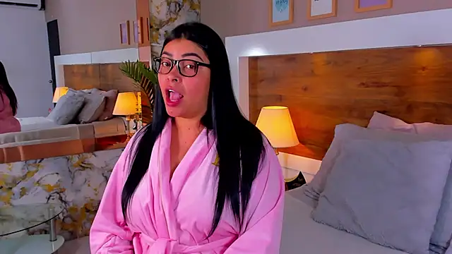 Snapshot of EmaBakker chatting on October 2025 01:10:02 PM EmaBakker online show from October 2025 01:10:02 PM