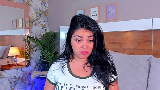 Snapshot of EmaBakker chatting on October 2025 12:09:01 PM EmaBakker online show from October 2025 12:09:01 PM