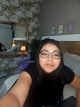 Snapshot of EmaBakker chatting on November 2025 11:34:02 AM EmaBakker online show from November 2025 11:34:02 AM