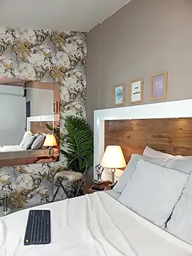 Snapshot of EmaBakker chatting on November 2025 12:16:01 PM EmaBakker online show from November 2025 12:16:01 PM