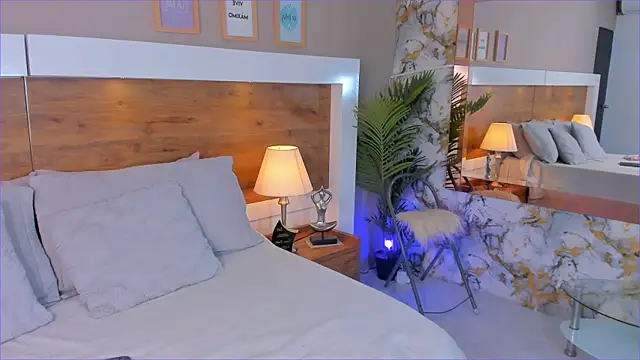 Snapshot of EmaBakker chatting on November 2025 12:37:02 PM EmaBakker online show from November 2025 12:37:02 PM