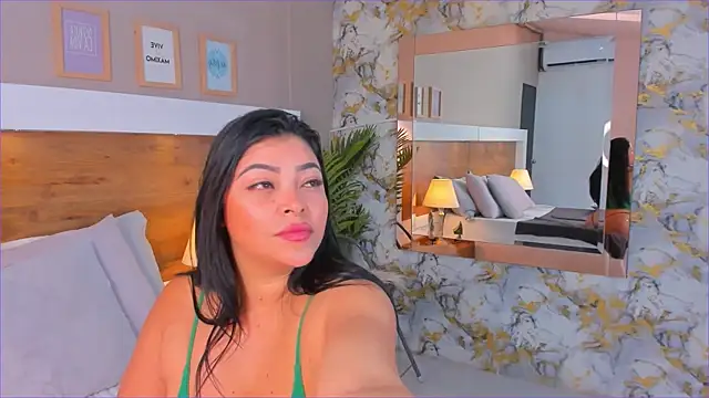 Snapshot of EmaBakker chatting on November 2025 12:41:02 PM EmaBakker online show from November 2025 12:41:02 PM