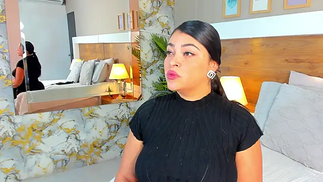 Snapshot of EmaBakker chatting on December 2025 11:59:01 AM EmaBakker online show from December 2025 11:59:01 AM