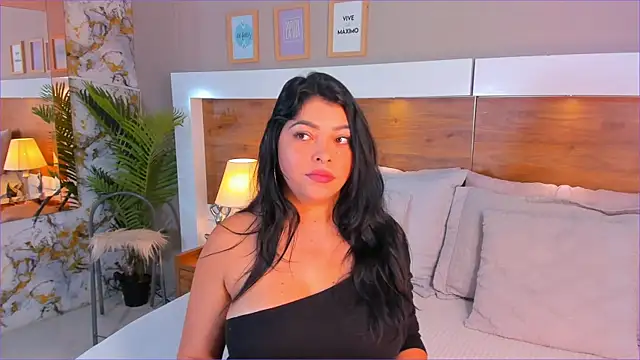 Snapshot of EmaBakker chatting on December 2025 11:26:02 AM EmaBakker online show from December 2025 11:26:02 AM