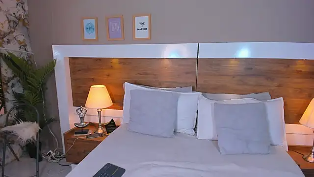 EmaBakker online show from March 2026 06:28:01 AM