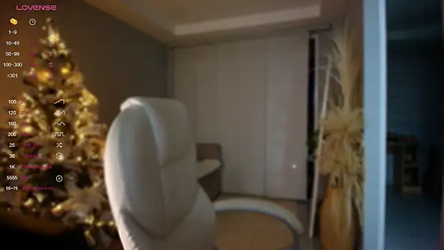 auroracaruso11 online show from December 2024 11:25:01 PM