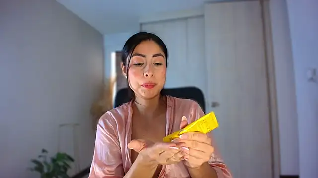 auroracaruso11 online show from June 2026 06:28:01 PM