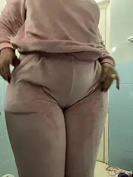 Layla-daloua online show from February 2026 08:56:02 PM