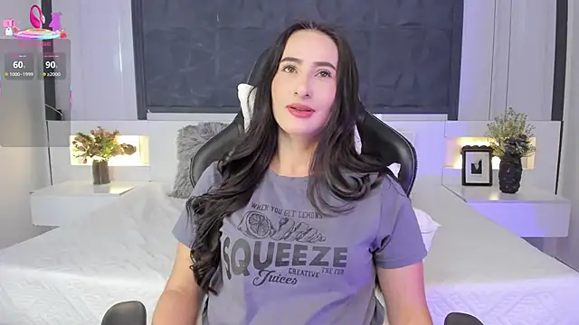 SaraGomez1 online show from September 2025 01:34:01 PM