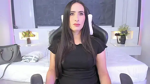 SaraGomez1 online show from September 2025 02:00:01 PM