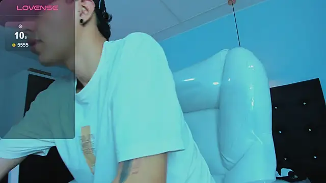 Lobo 17  online show from November 2025 03:40:02 AM