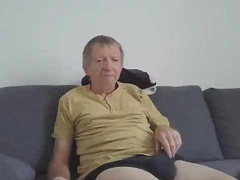 naturiste974 online show from May 2026 03:31:02 PM