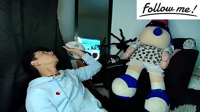 Snapshot of twink_sebas_ chatting on December 2024 04:39:01 AM twink sebas online show from December 2024 04:39:01 AM